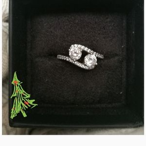 Pretty Diamond Ring- Good CZ and .925 SS